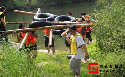 民泰銀行開展團員青年拓展訓(xùn)練活動