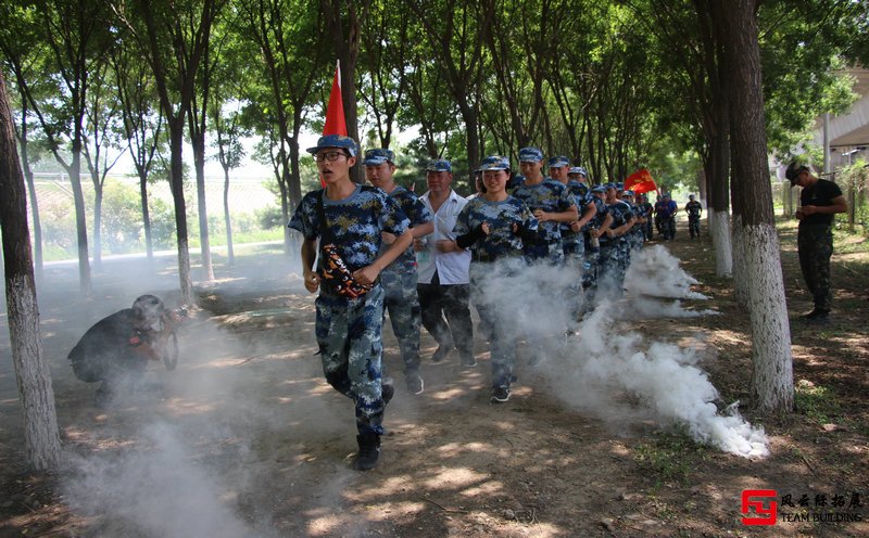 北京軍事拓展訓(xùn)練